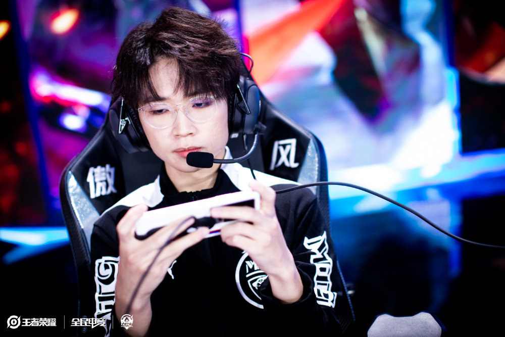 都在关注着 都在关注着