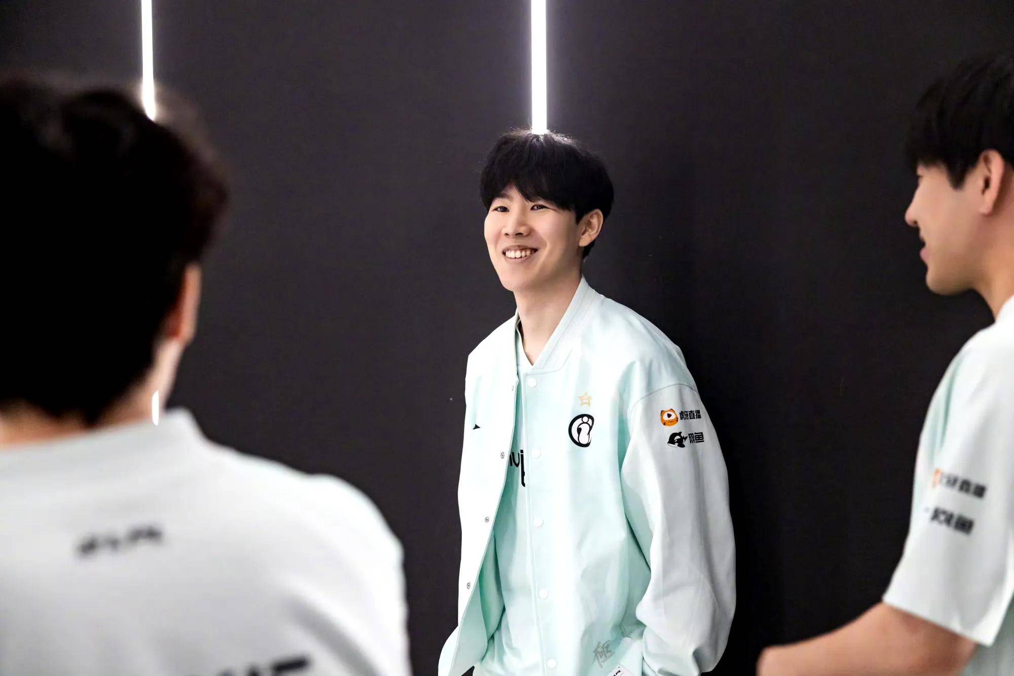 伴随着阵阵 伴随着阵阵