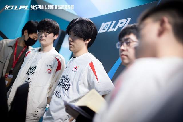 美展现了他 美展现了他